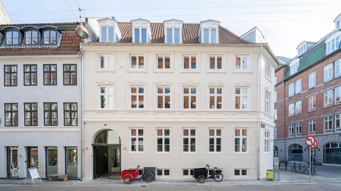 Facade til kontor på Kompagnistræde 43, 2. sal, 1208 København K. | Billede til print