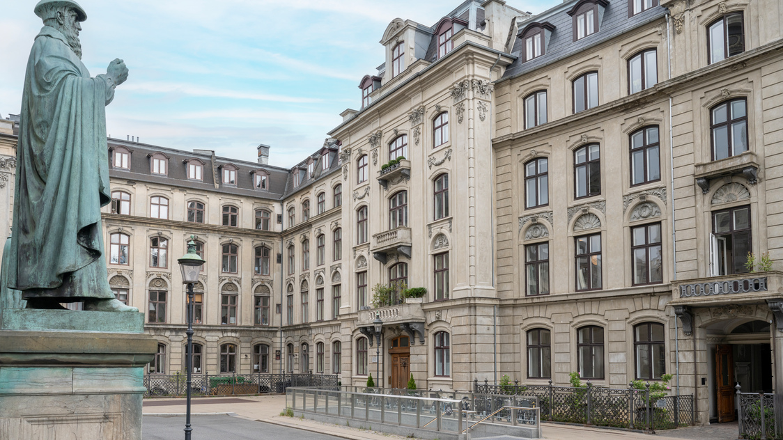 Facade til Frederiksgade 7, 1.sal, 1265 København K | Billede til print
